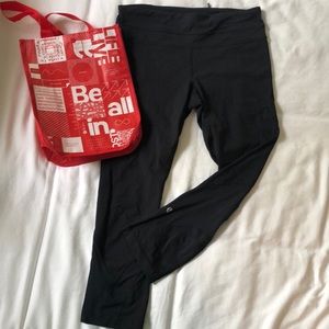 Lululemon mid rise running crop size 6, 21” seam